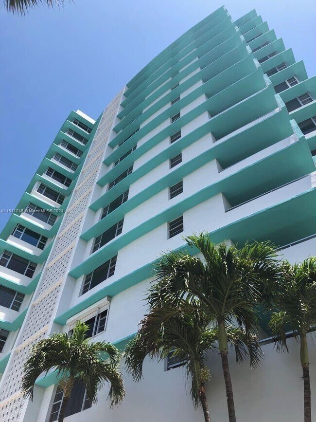 Foto del edificio - 5255 Collins Ave