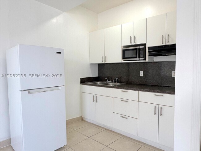 Foto del edificio - 5835 SW 4th St