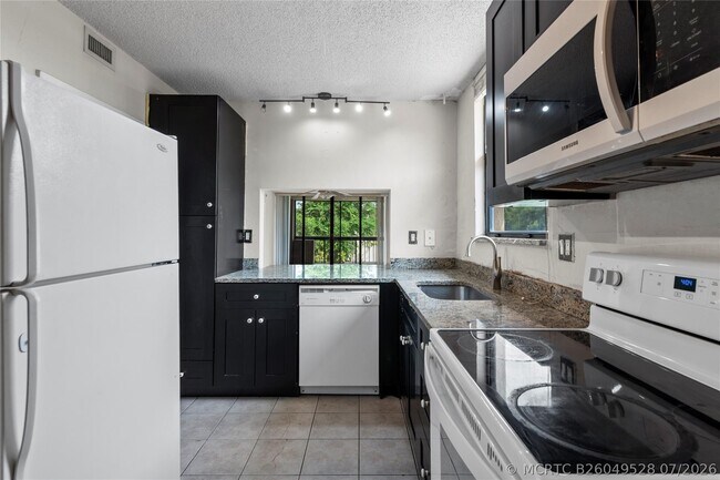 Building Photo - 8429 Forest Hills Dr