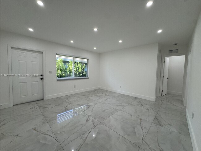 Foto del edificio - 1431-1433 N 14th Way