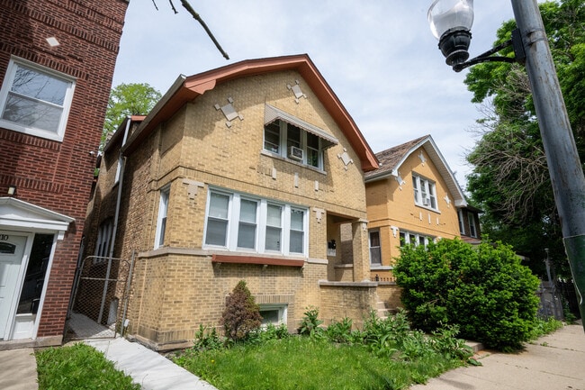 Building Photo - 3312 N Kostner Ave