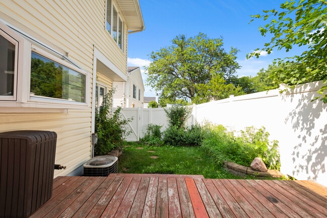 Building Photo - 16203 Fox Ct