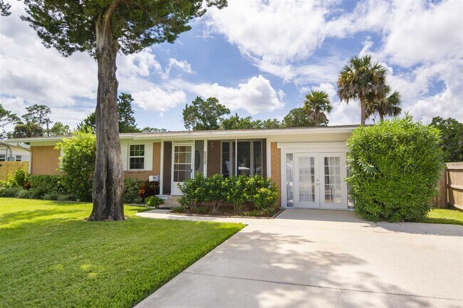 Building Photo - 451 Arricola Ave
