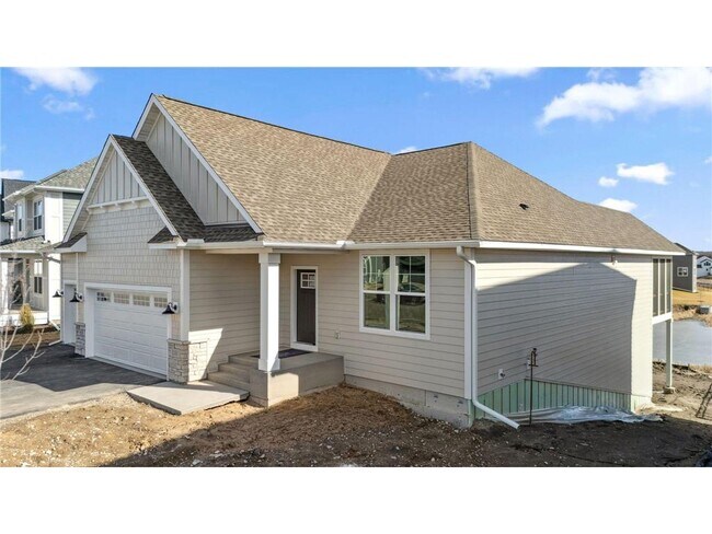 Foto del edificio - 10180 Shadyview Ln N