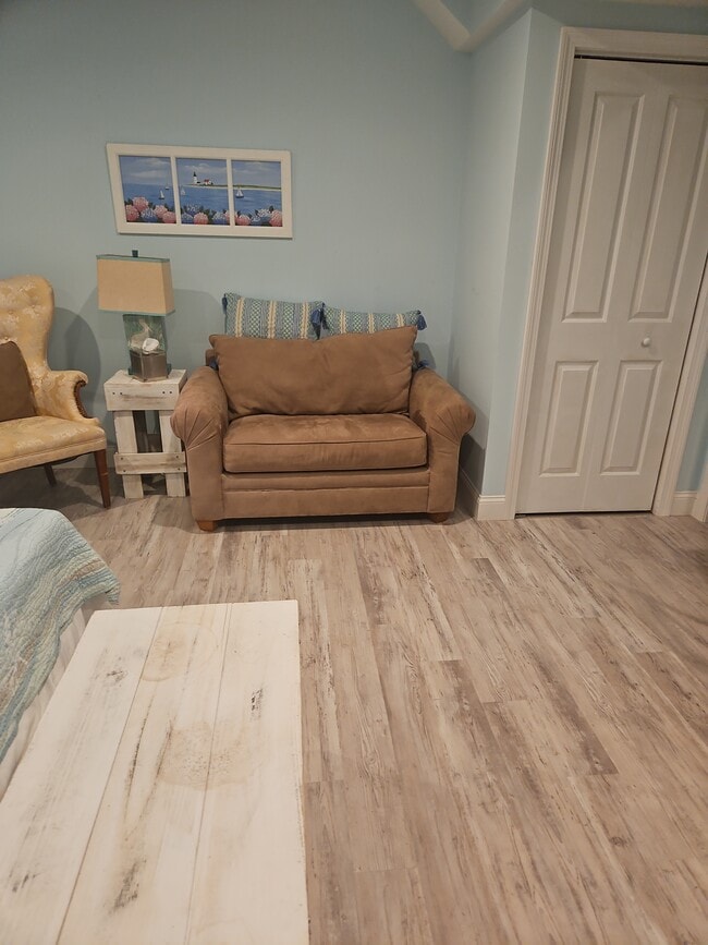 Building Photo - 75 Neptune St