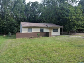 Building Photo - 204 Carolyn Ln