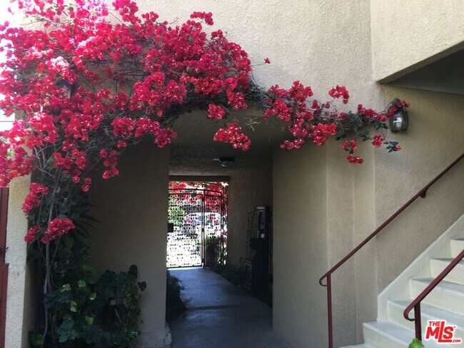 Foto del edificio - 1731 Camden Ave