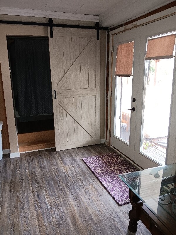 Foto del edificio - 5824 Pine Lake Dr