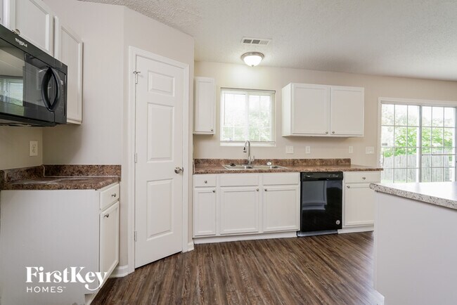 Building Photo - 3737 Eskdale Dr