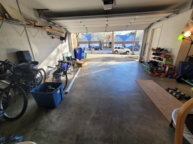 Two car garage+Two in front of Garage - 515 Silver Leaf Dr