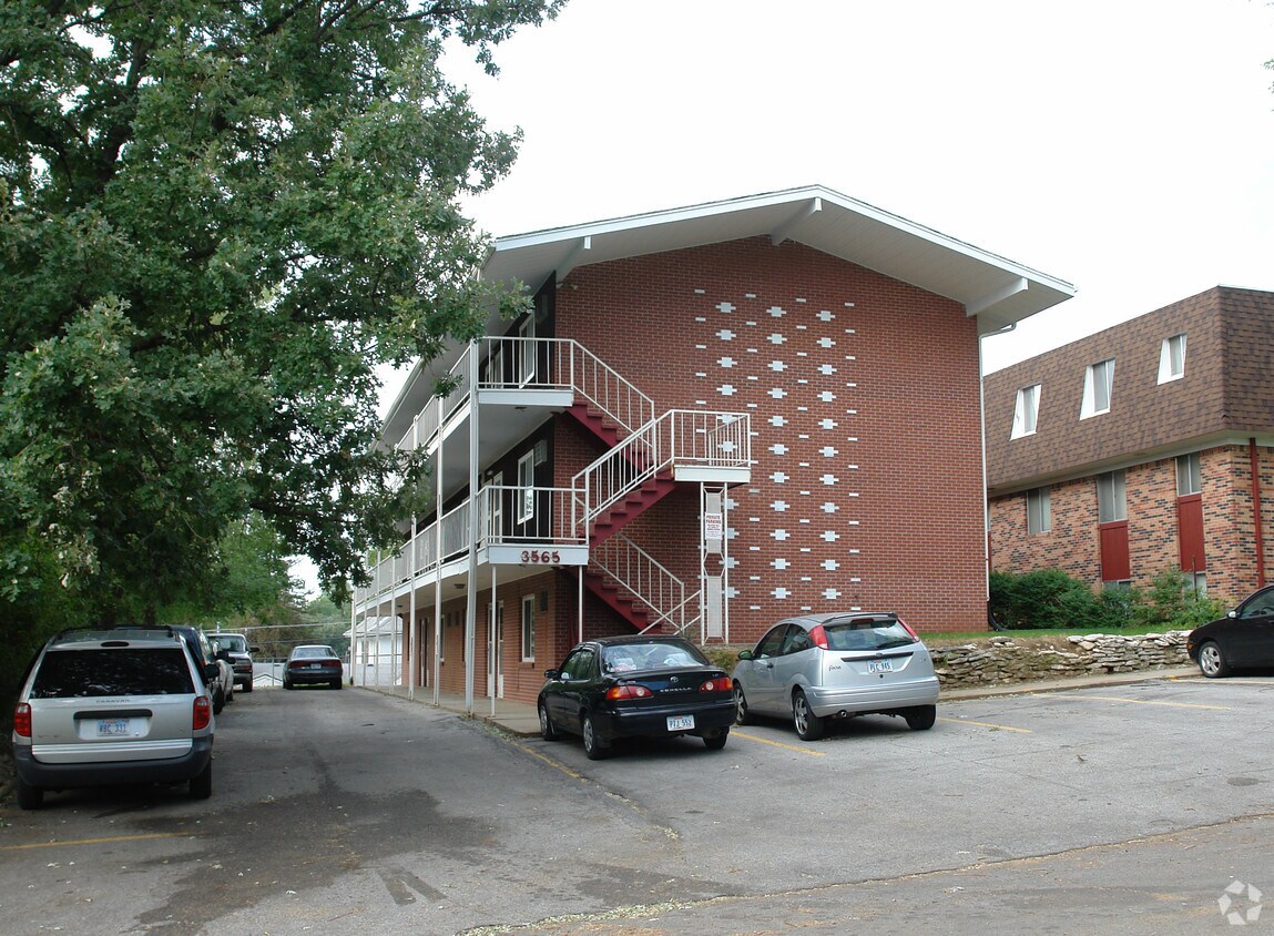 Primary Photo - 3565 Jackson St