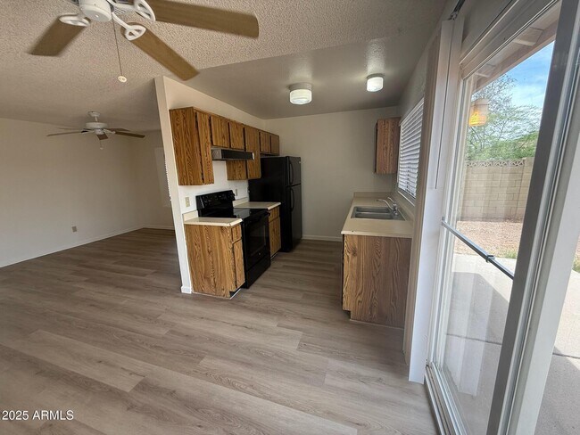 Foto del edificio - 3124 W Mohawk Ln
