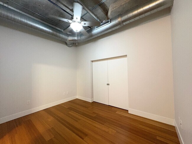 Foto del edificio - 4100 Forest Park Ave