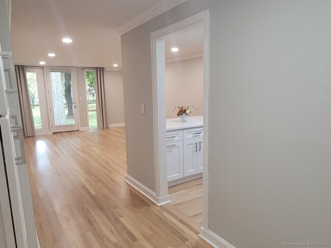 Foto del edificio - 160 Fairfield Woods Rd