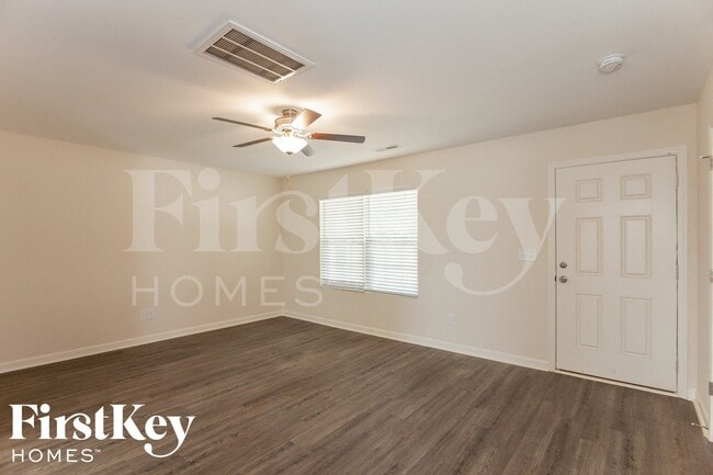 Building Photo - 4011 Maderia Dr NW