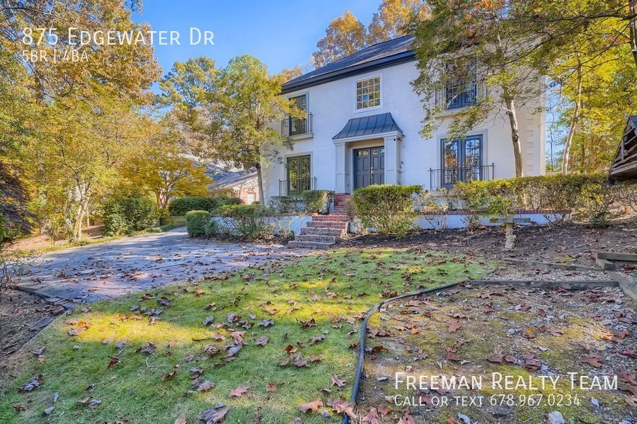 Primary Photo - Edgewater Estate - 5 Bedroom Sleeps 10 | N...