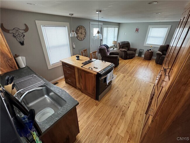 Foto del edificio - 9646 River Rd