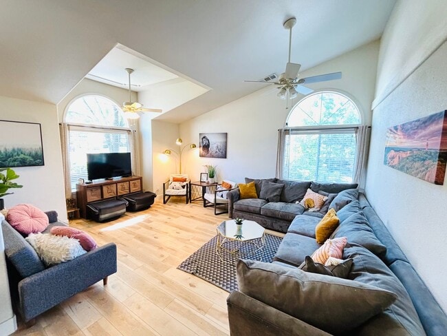 Building Photo - BEAUTIFUL 5 BED/3 BATH HOME IN THE HIDDEN HILLS SUBDIVISION