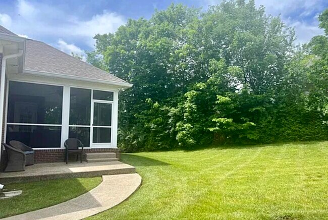 Building Photo - 901 Glendower Ct