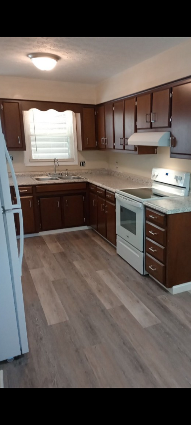 Building Photo - 516 Forrest Dr