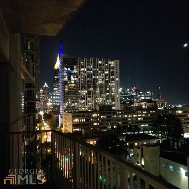 Foto del edificio - 943 Peachtree St NE