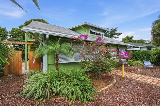 Building Photo - 117 S Palmway