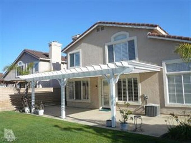 Foto del edificio - Welcome to this spacious two-story four-be...