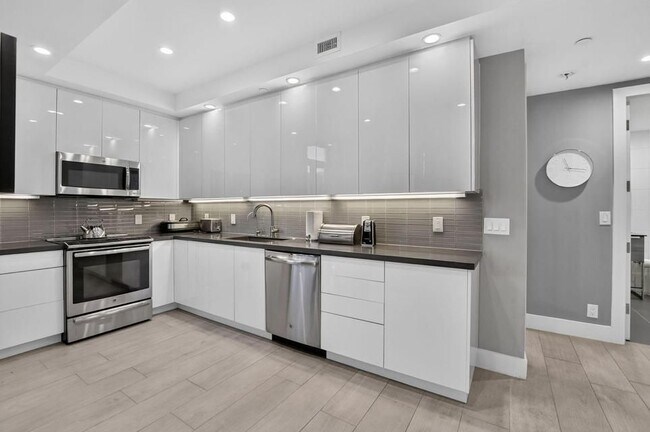 Foto del edificio - 7847 Lakeside Blvd