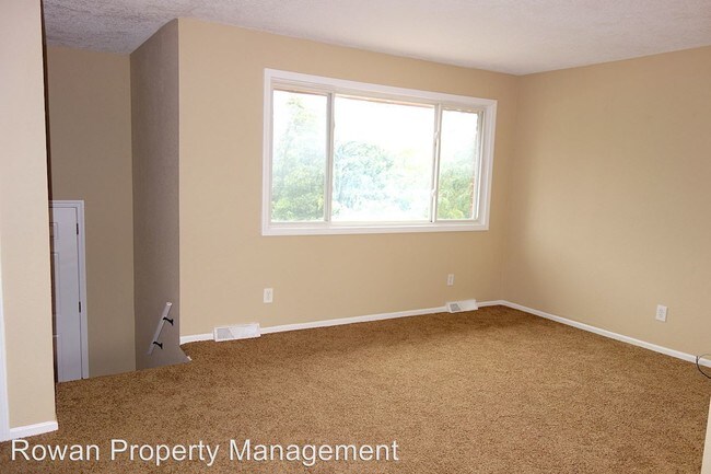 Building Photo - 13405 Johnson Dr