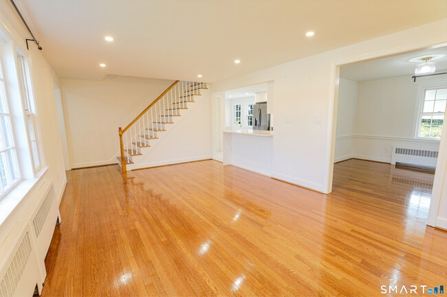 Foto del edificio - 105 Hyde Rd