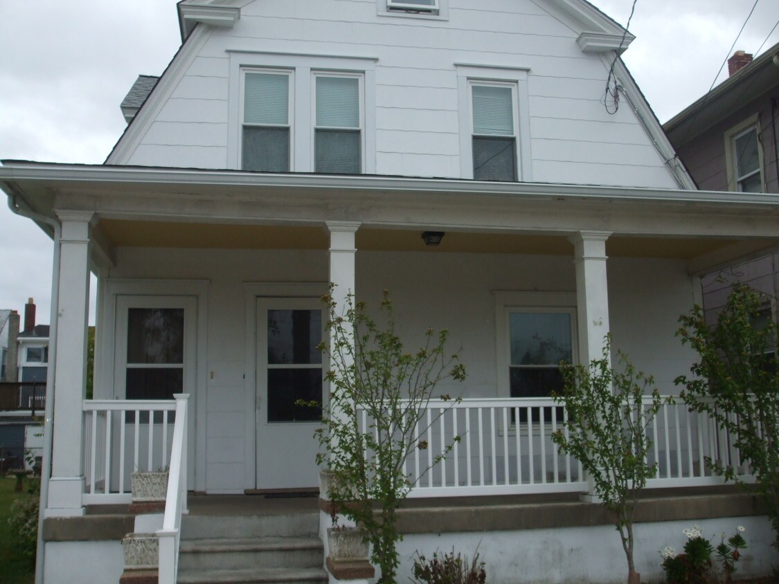 Primary Photo - 103 W Magnolia Ave