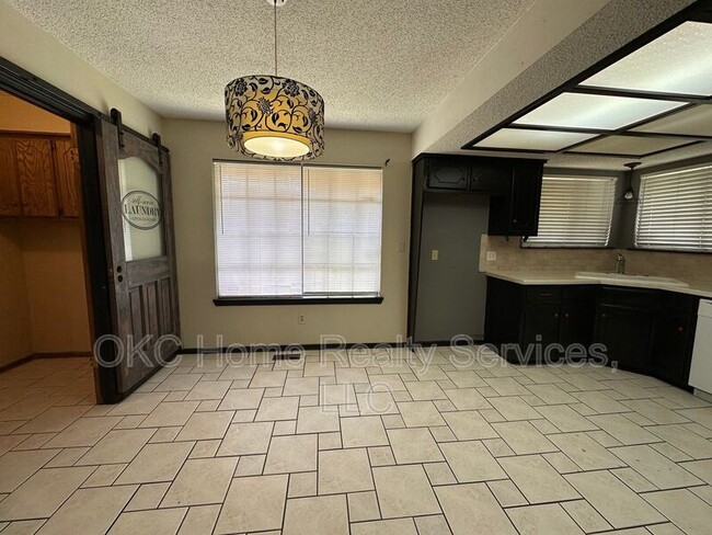 Building Photo - 3110 N Wheeler Cir