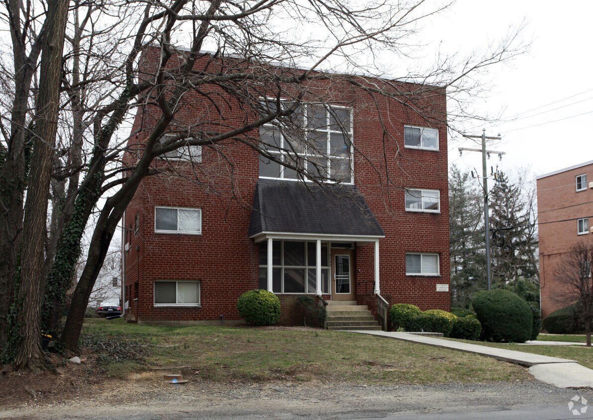 Building Photo - 3122 9th Rd N