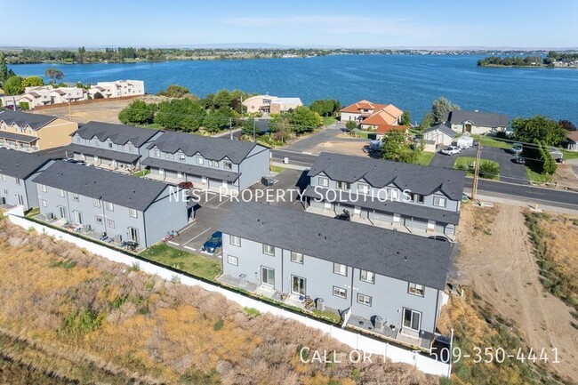 Building Photo - 2705 W Marina Dr