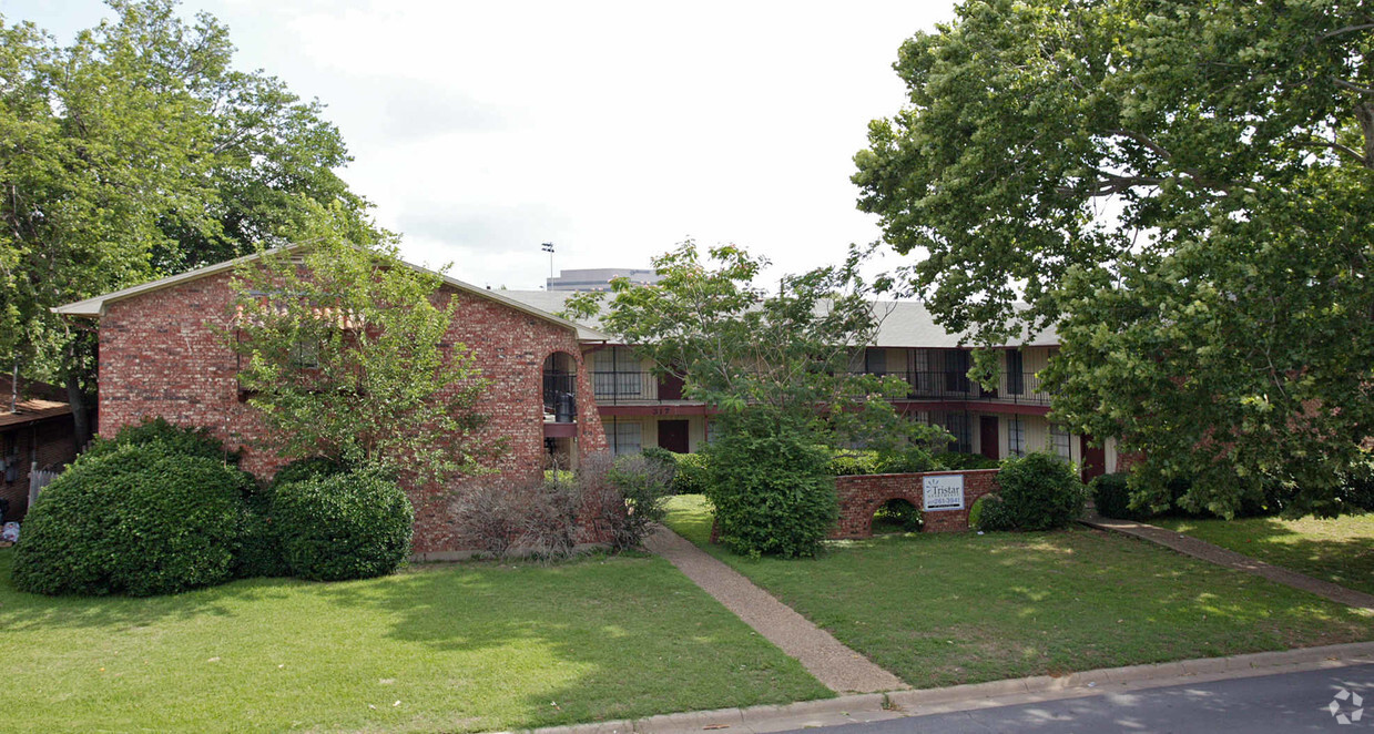 Primary Photo - Tristar Apartments