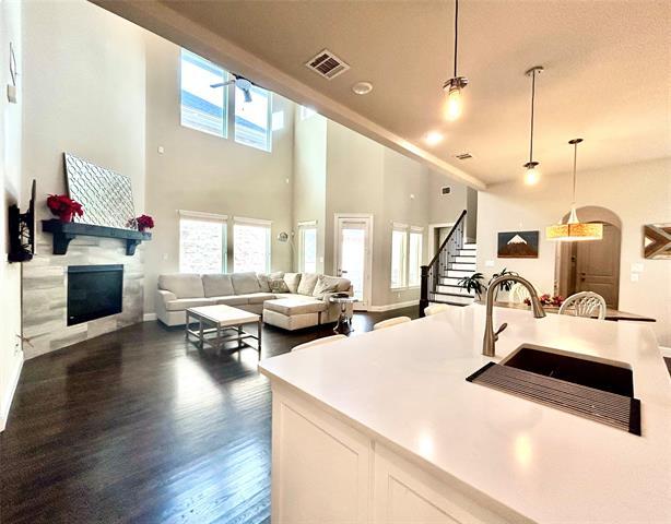 Building Photo - 2852 Amesbury