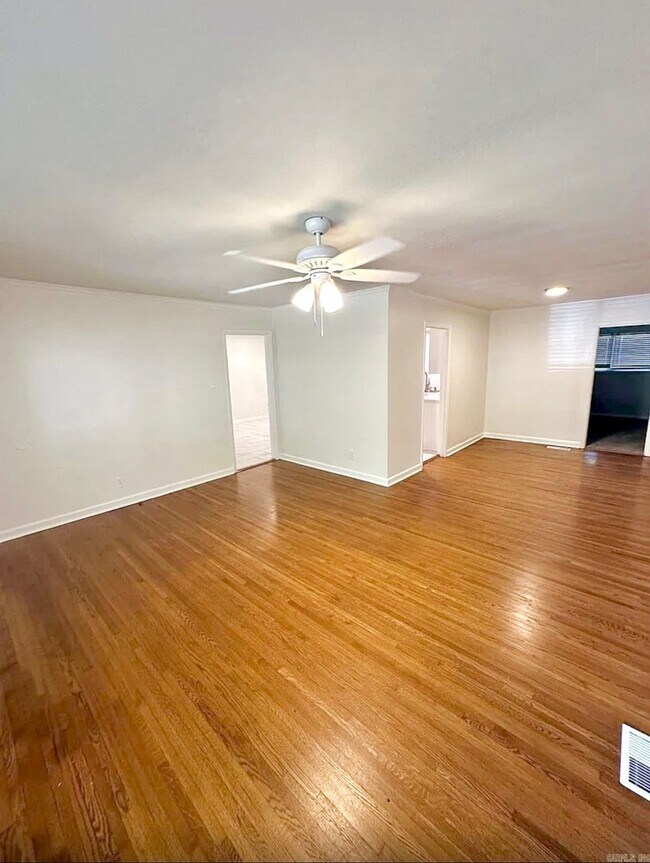 Building Photo - 7714 Briarwood Cir