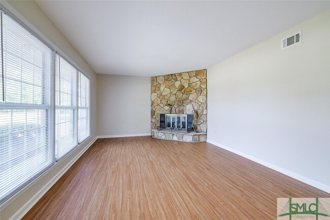 Building Photo - 105 Azalea Ave