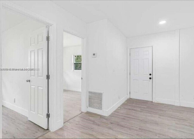 Foto del edificio - 1539 NW 8th Ave