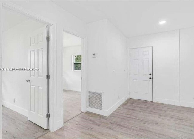 Building Photo - 1539 NW 8th Ave