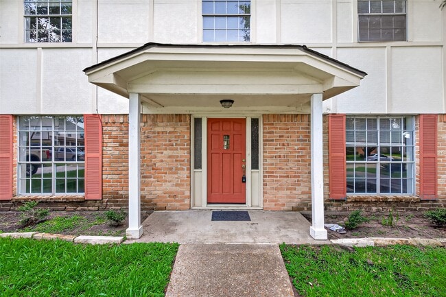 Building Photo - 5703 Green Timbers Dr
