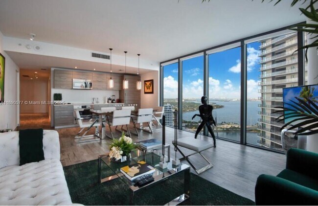 Foto del edificio - 650 NE 32nd St
