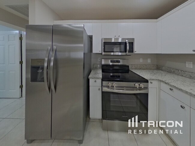 Foto del edificio - 4614 Breezy Pines Blvd