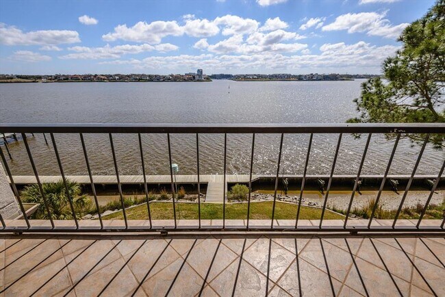 Foto del edificio - 401 Lakeside Ln