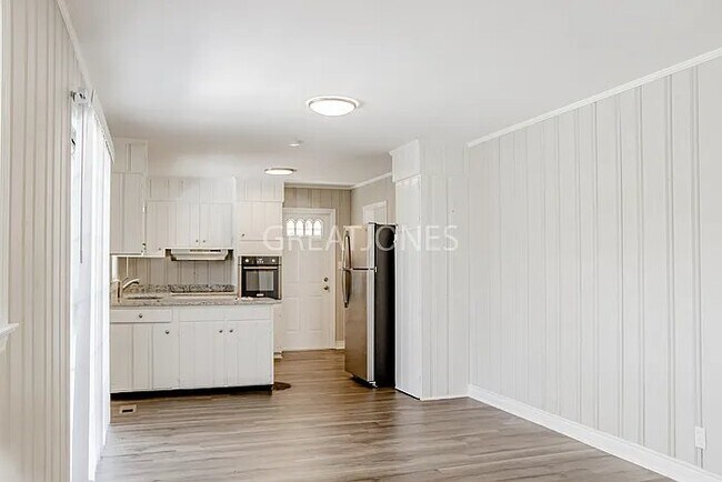 Building Photo - 1155 Darlington Dr