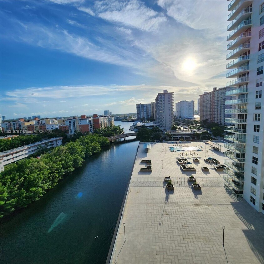 Foto principal - 230 174th St