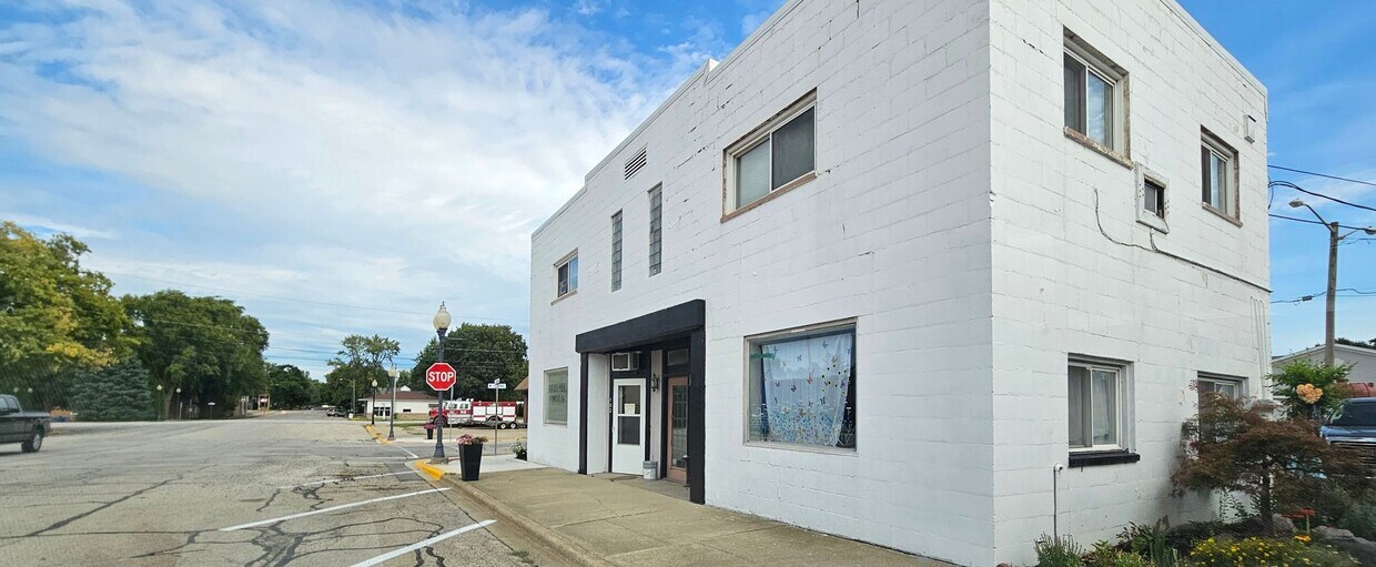 Primary Photo - 102 N Main Ave