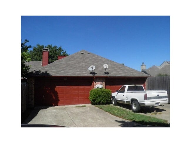 Building Photo - 904 Teakwood Ln