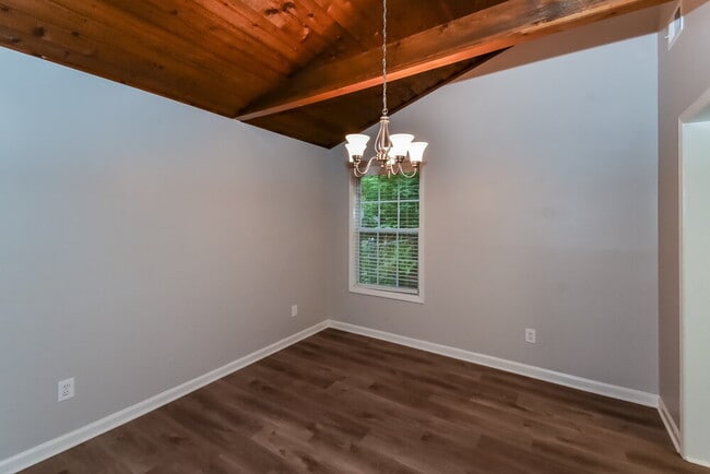 Building Photo - 2429 Chauncey Ln