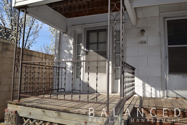Foto del edificio - 1 br, 1 bath House - 9th Street Apartments...